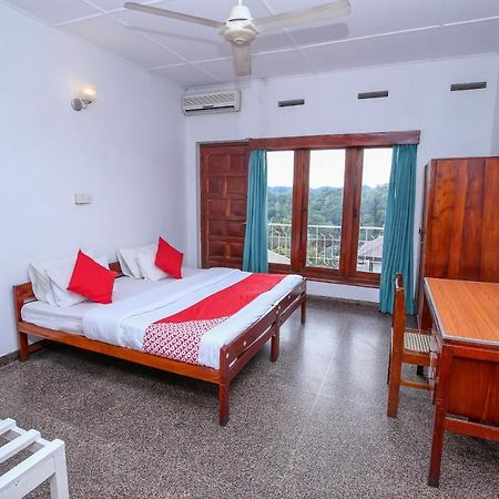 Oyo 436 Sandakelum Tourist Guest House Kandy Exterior foto